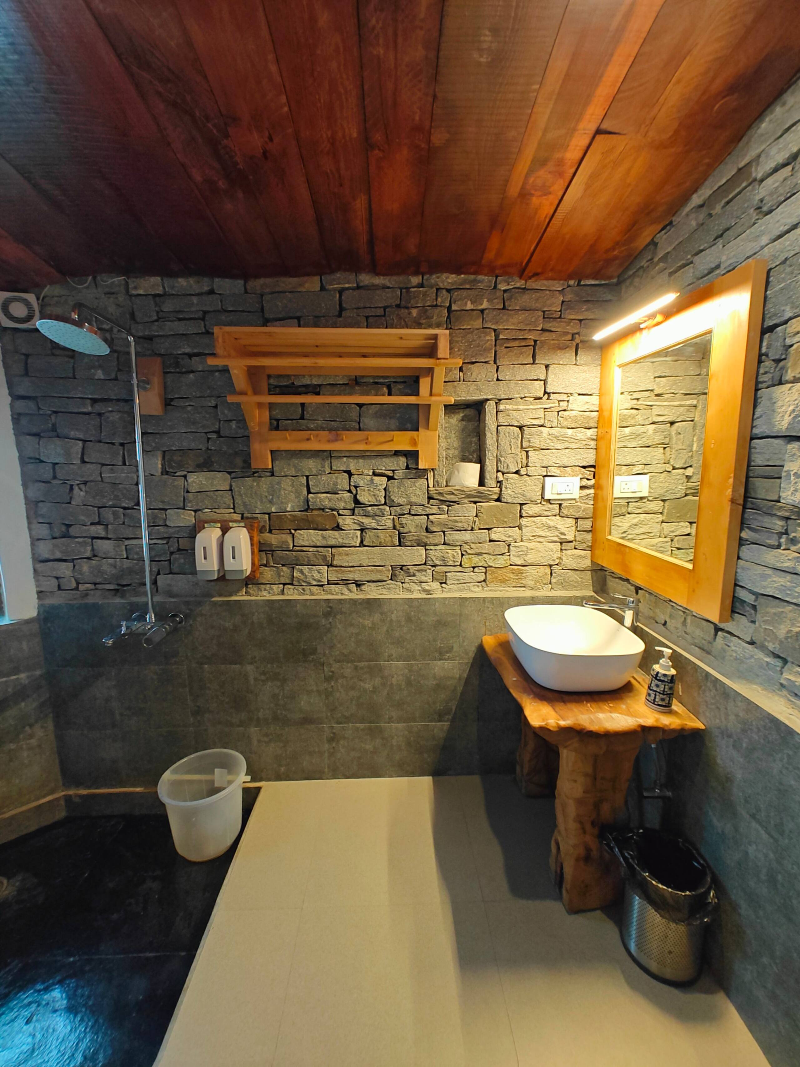Luxury Hobbit House Hamta | Himalayan Scenic Views 24
