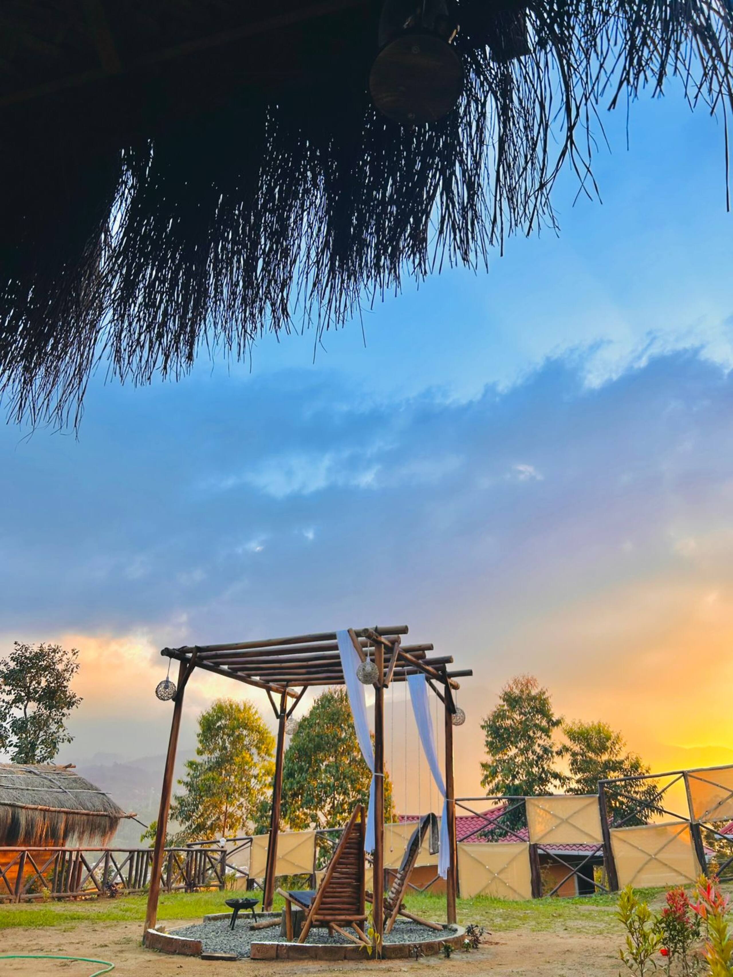 Misty Woodhouse | Scenic Hill Stay in Kanthalloor 21