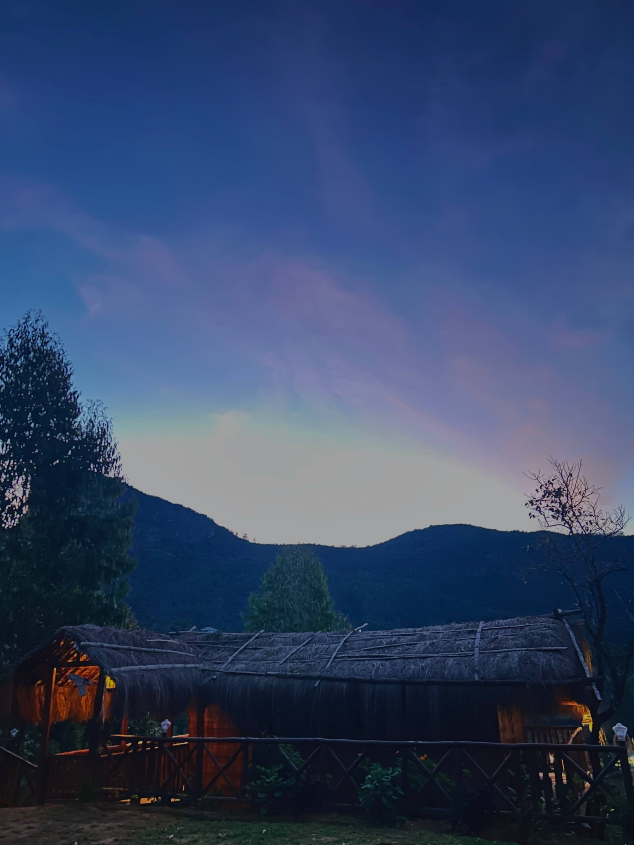 Misty Woodhouse | Scenic Hill Stay in Kanthalloor 19