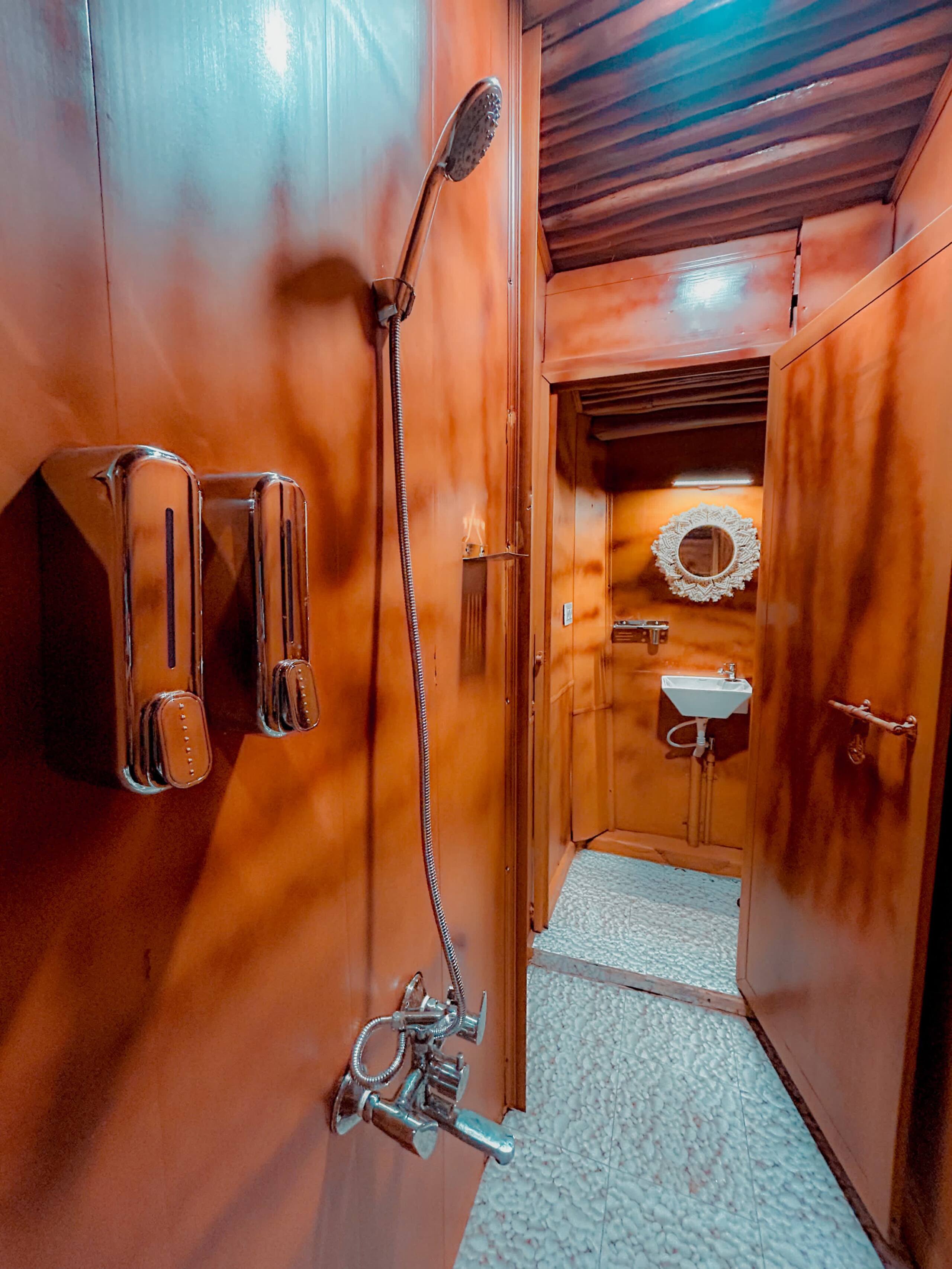 Misty Woodhouse | Scenic Hill Stay in Kanthalloor 13