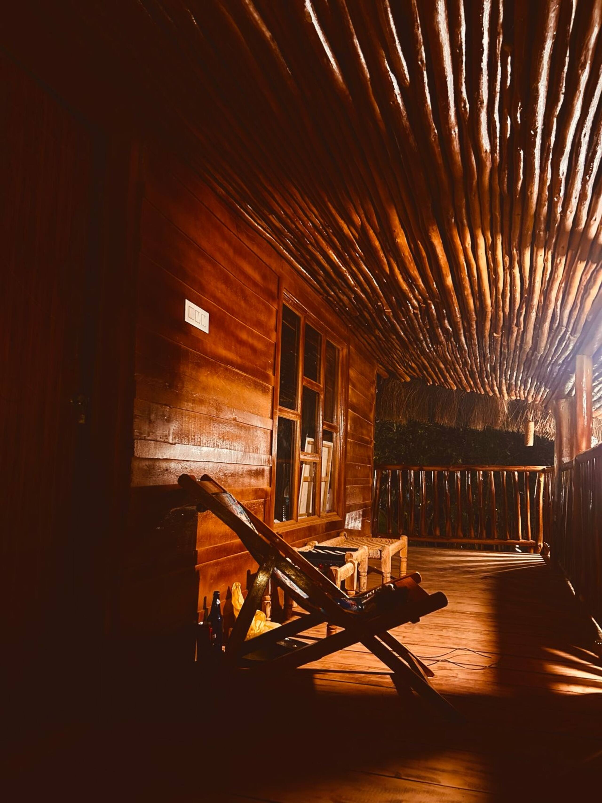 Misty Woodhouse | Scenic Hill Stay in Kanthalloor 16