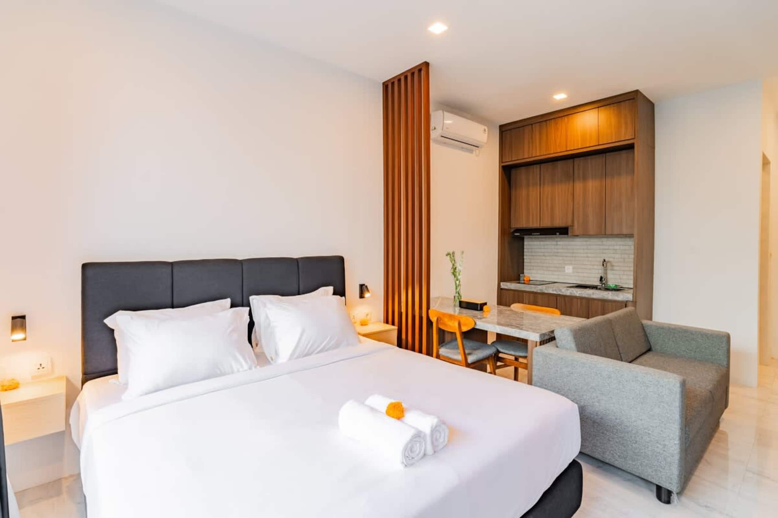 Charming 1-Bedroom Apartment in Central Seminyak — photo 2
