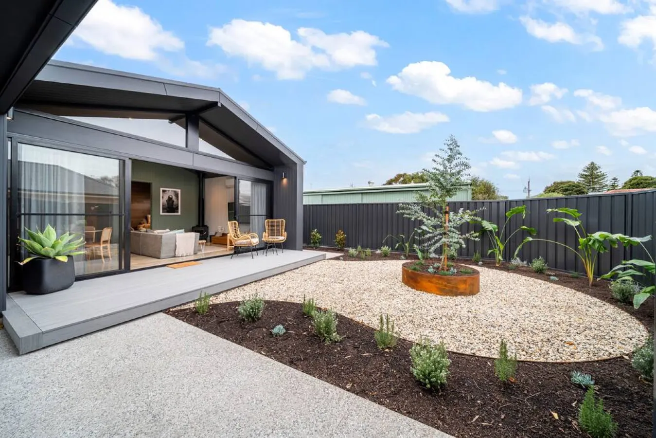 Laneway Retreat—Cosy Coastal Convenience 2