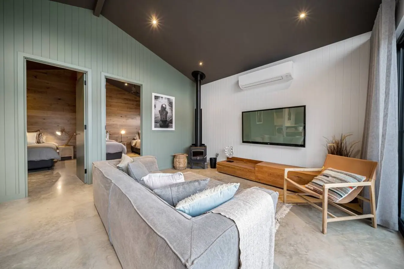 Laneway Retreat—Cosy Coastal Convenience 10
