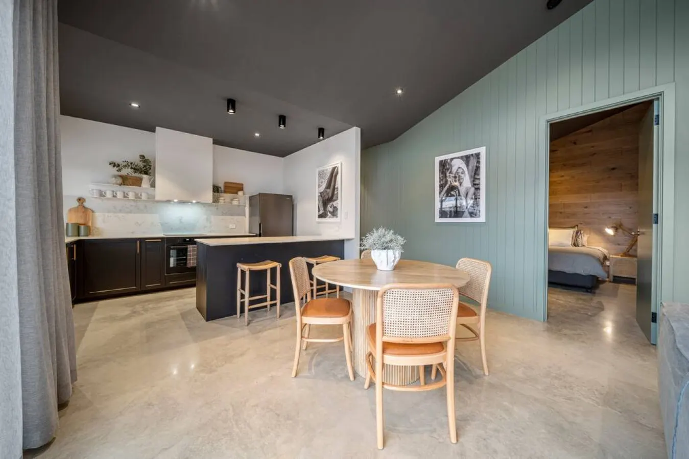 Laneway Retreat—Cosy Coastal Convenience 13