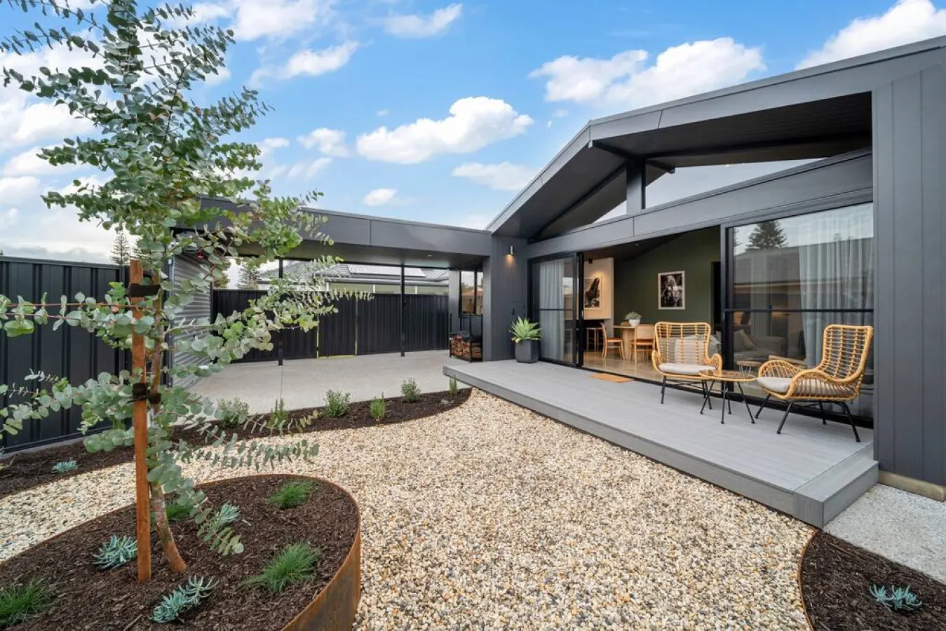 Laneway Retreat—Cosy Coastal Convenience 6