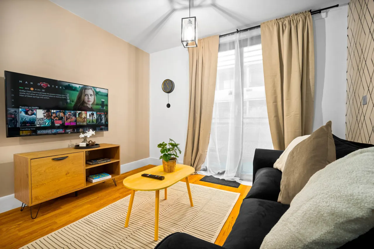 Arcadian Apartment - Balcony - Parking - Fast WIFI 6