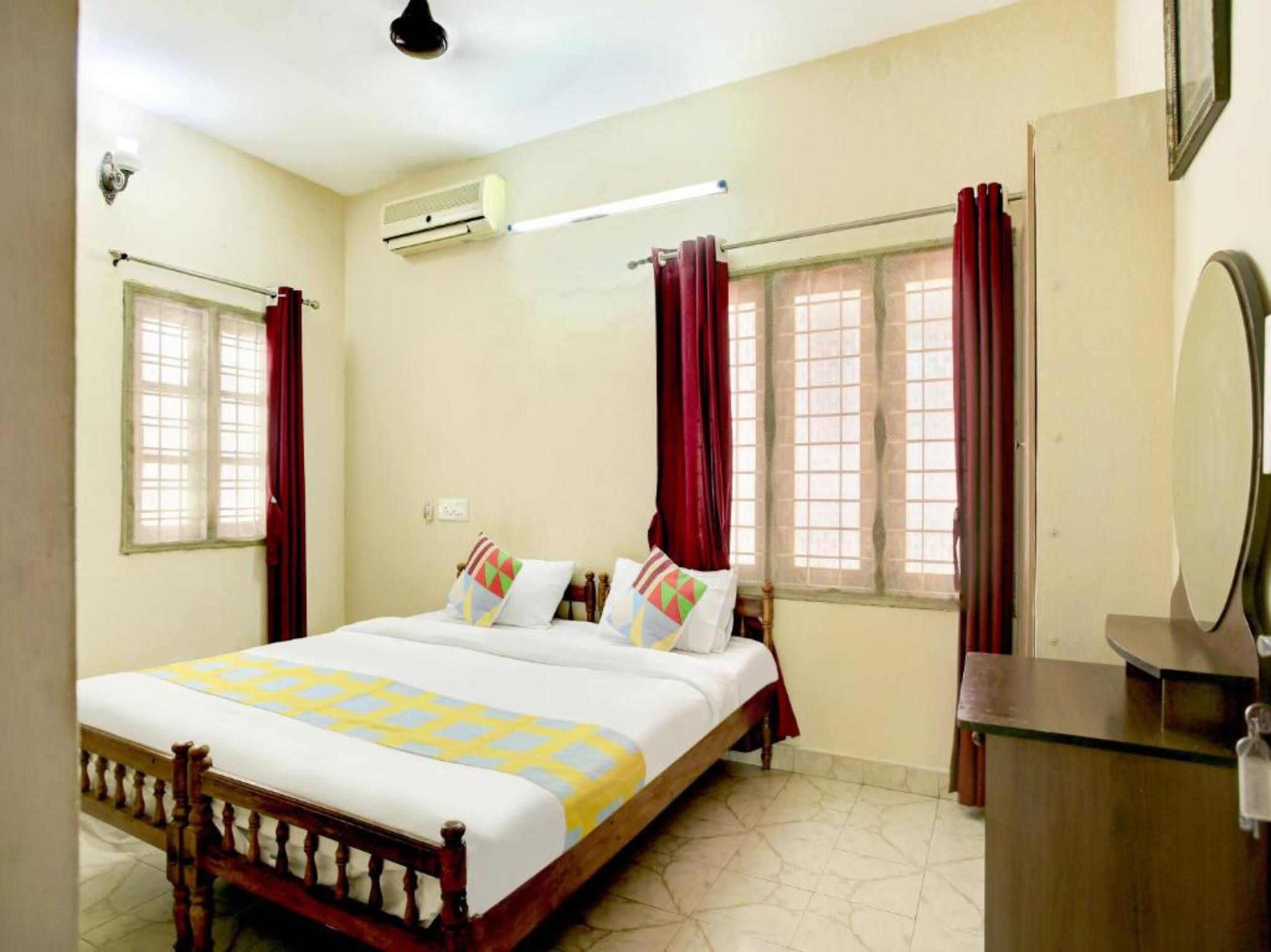 Hana's Haven: Entire Floor with 3 Rooms (A/C) 12