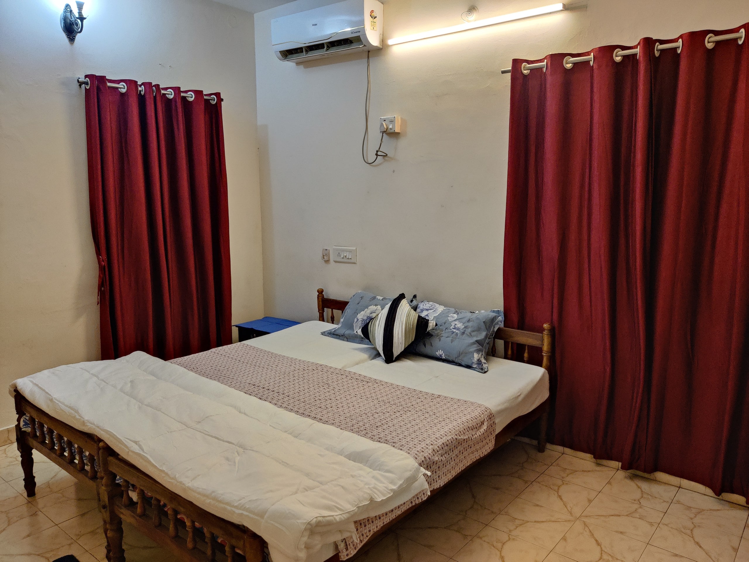 Hana's Haven: Entire Floor with 3 Rooms (A/C) 15