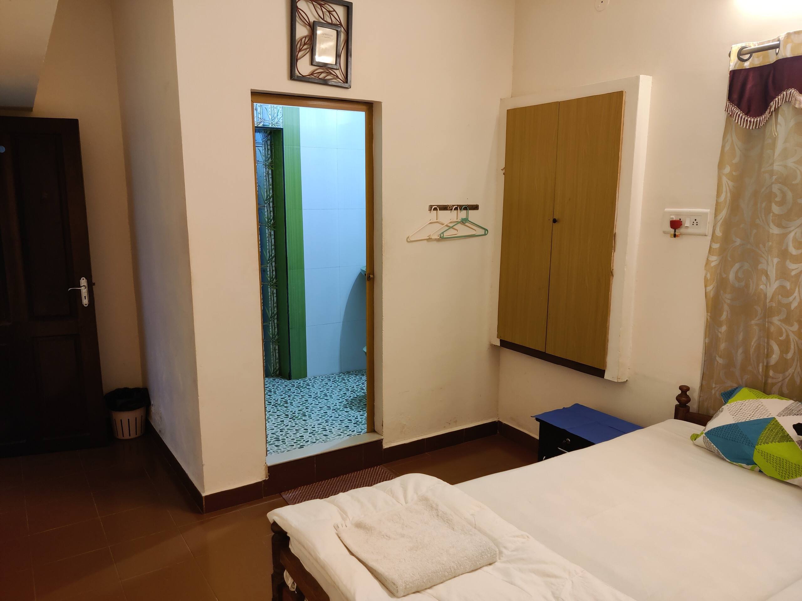 Hana's Haven: Entire Floor with 3 Rooms (A/C) 24