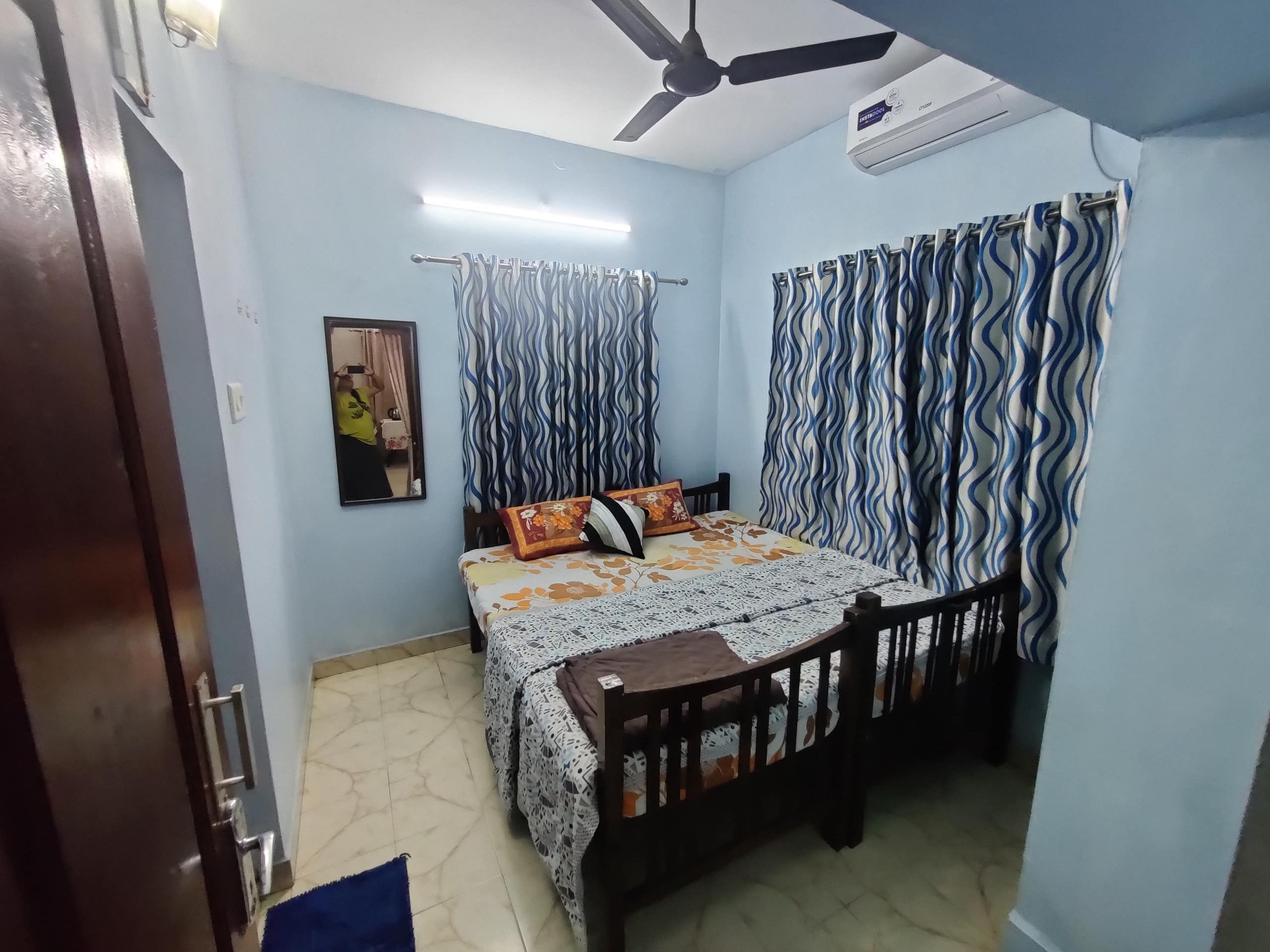 Hana's Haven: Entire Floor with 3 Rooms (A/C) 11