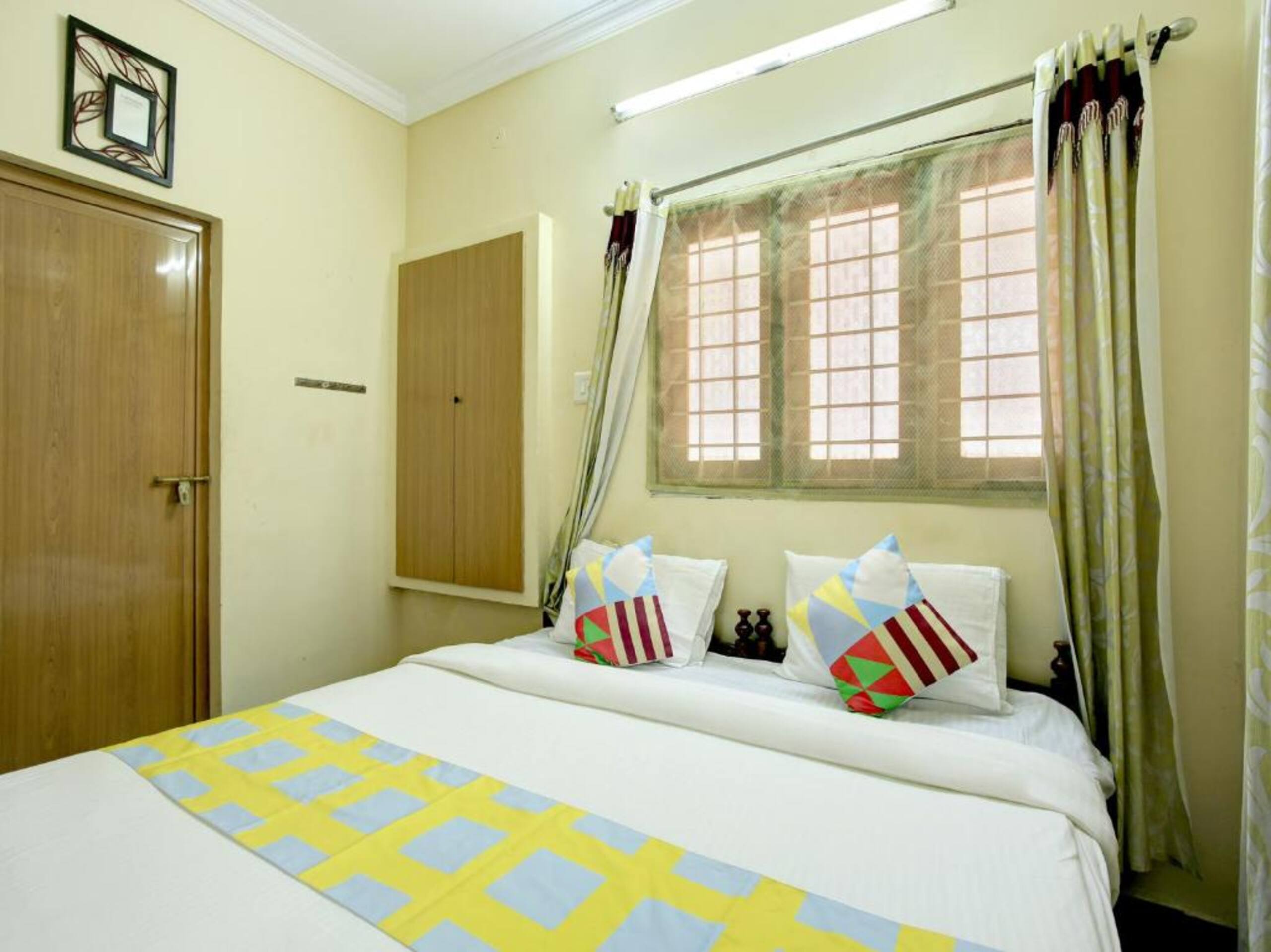 Hana's Haven: Entire Floor with 3 Rooms (A/C) 20