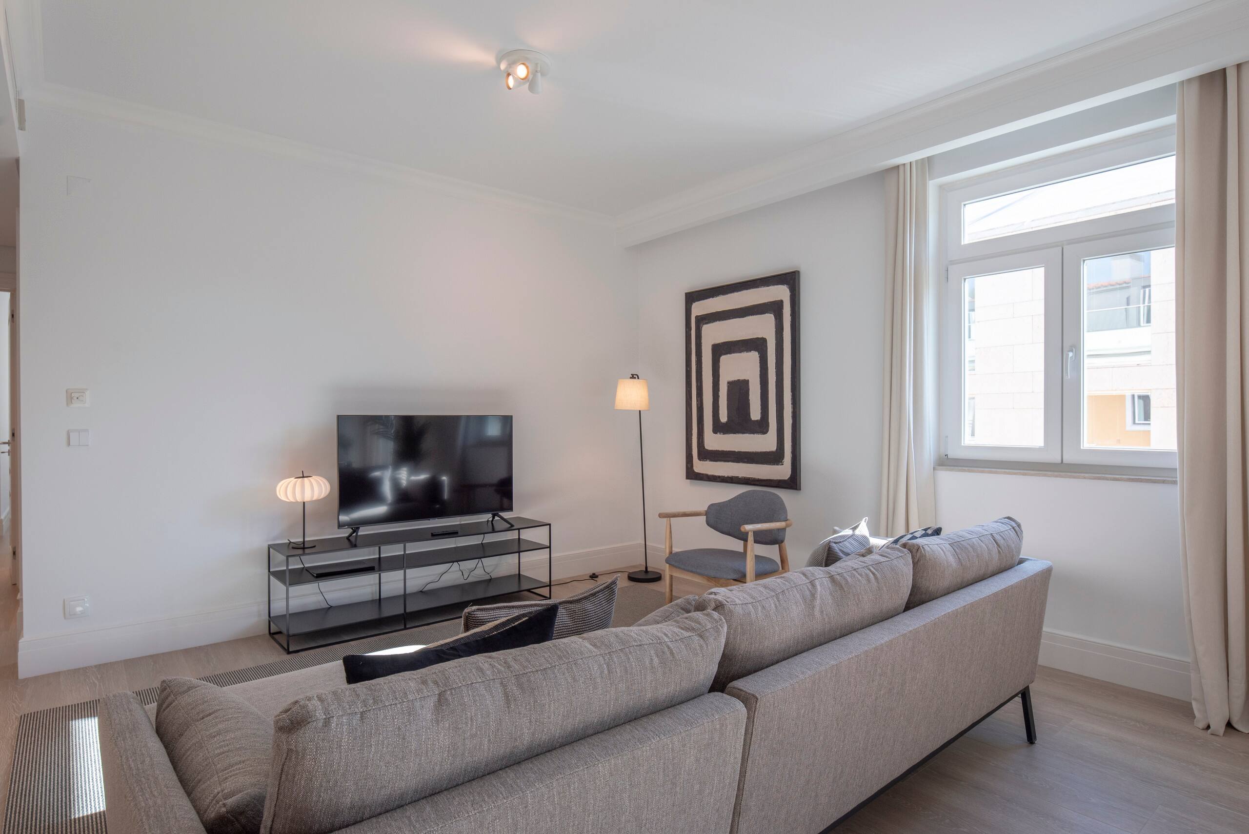 Charming Apartment in a Private Condominium w/Pool 2