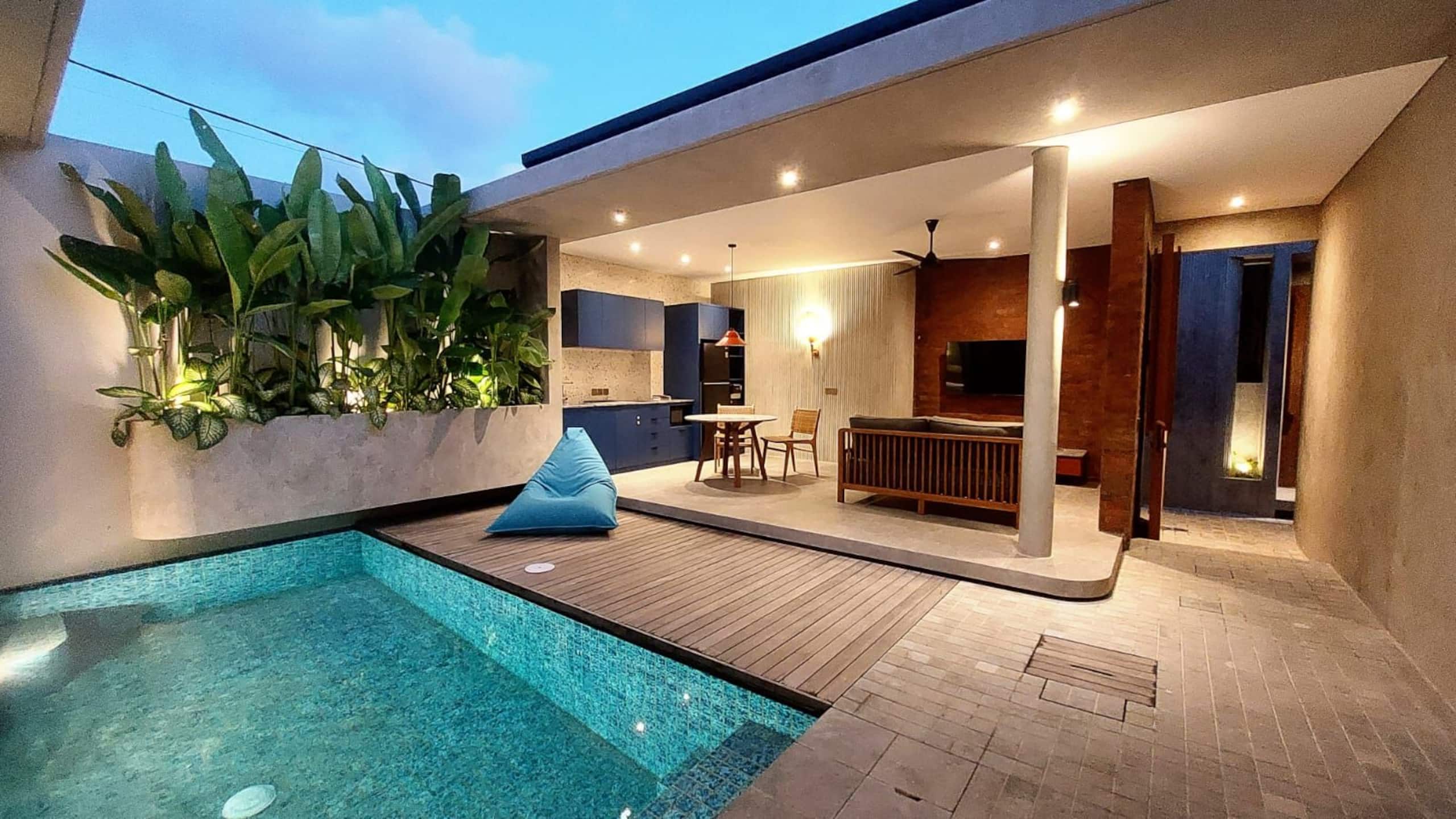 1 BR modern tropical villa @ the heart of Seminyak