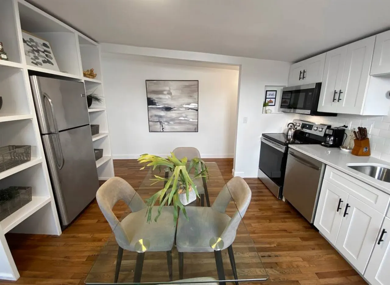 Explore Downtown and Mount Adams with River Views! 11