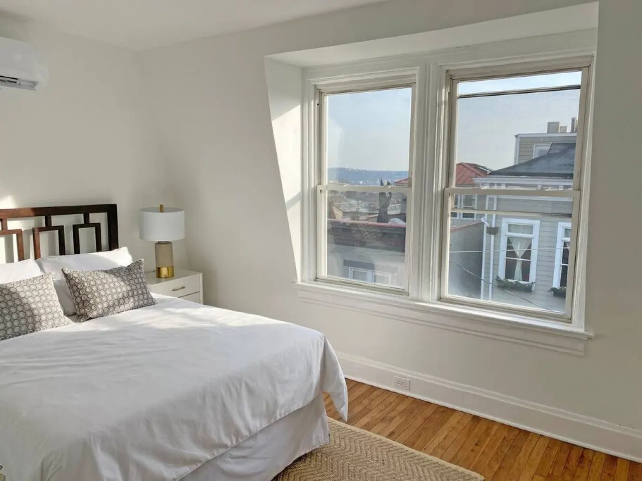 Explore Downtown and Mount Adams with River Views! 8