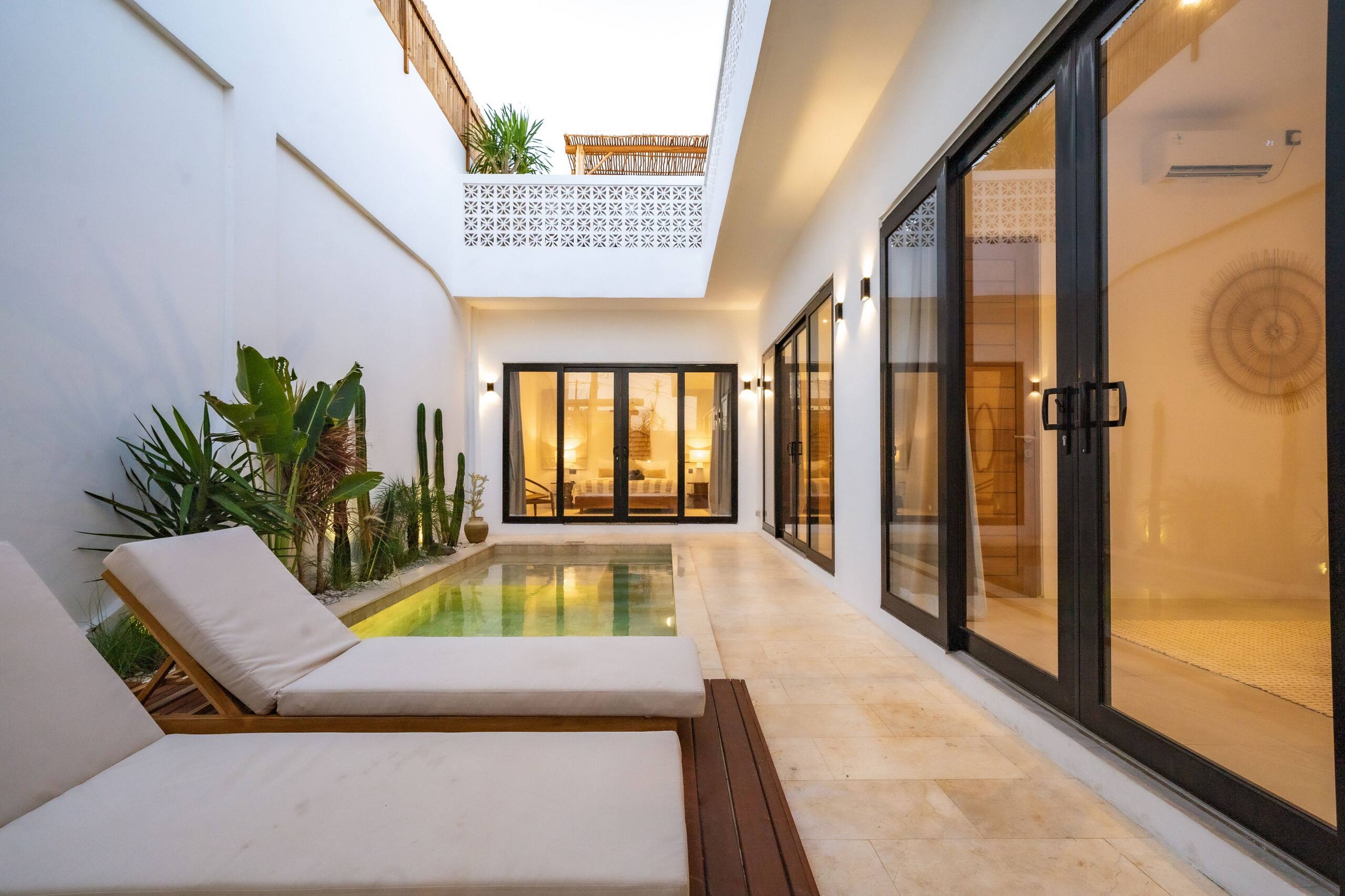 Modern Minimalist Villa w/Rooftop in Uluwatu 33