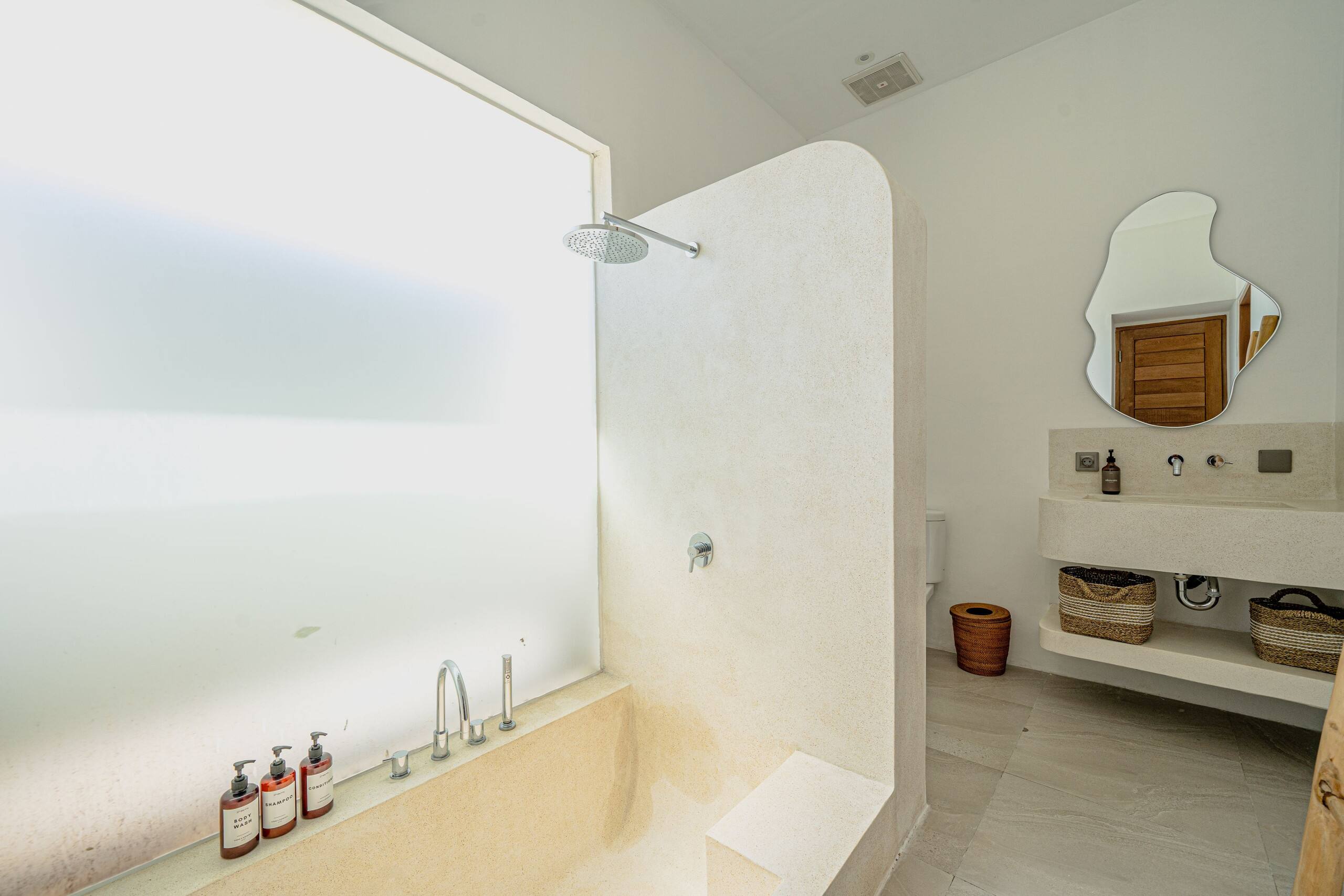 Modern Minimalist Villa w/Rooftop in Uluwatu 26
