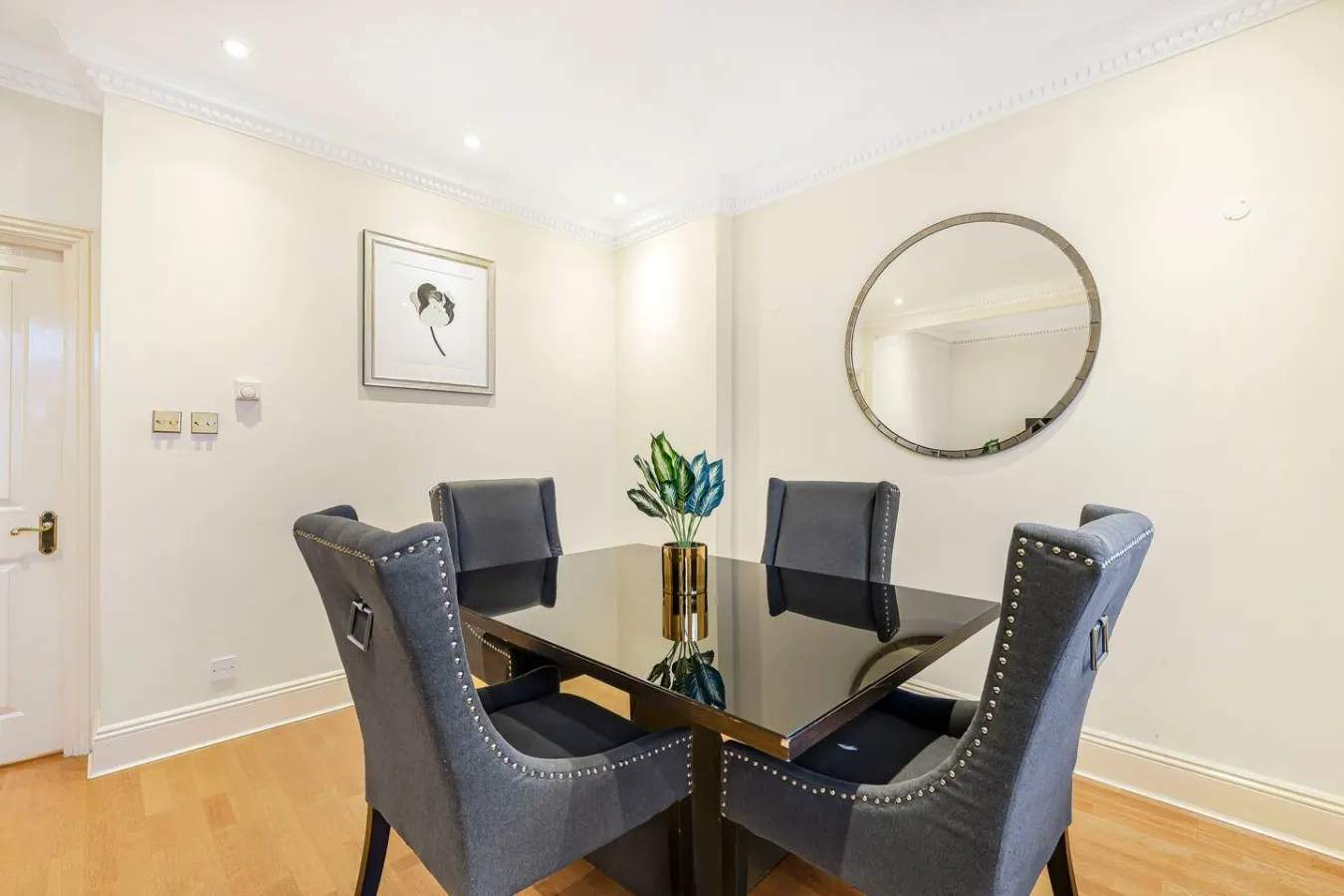 Knightsbridge 2-Bed Next To Hyde Park 10