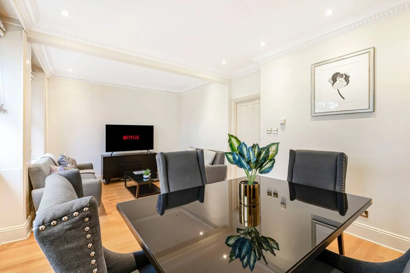 Knightsbridge 2-Bed Next To Hyde Park 6