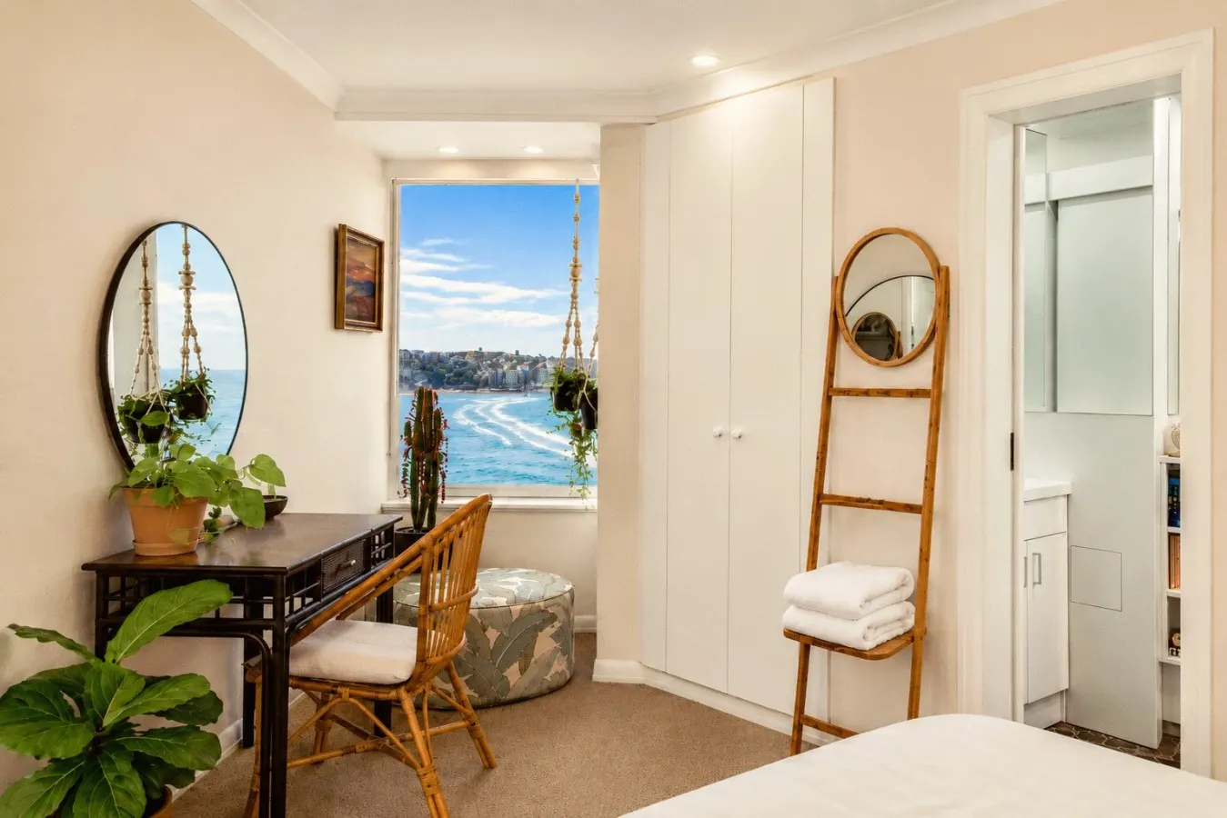 ★ Sub-Penthouse Beach View ★ by Sydney Dreams ★ 15