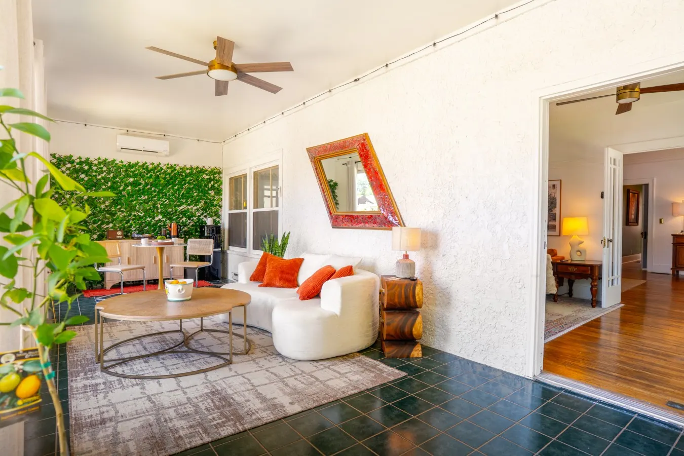 Tuscan Villa: Hot tub, 2 kings, sunroom 9
