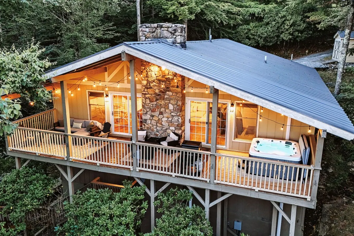 Beech Mountain | Hot Tub, Game Room & Fire Pit