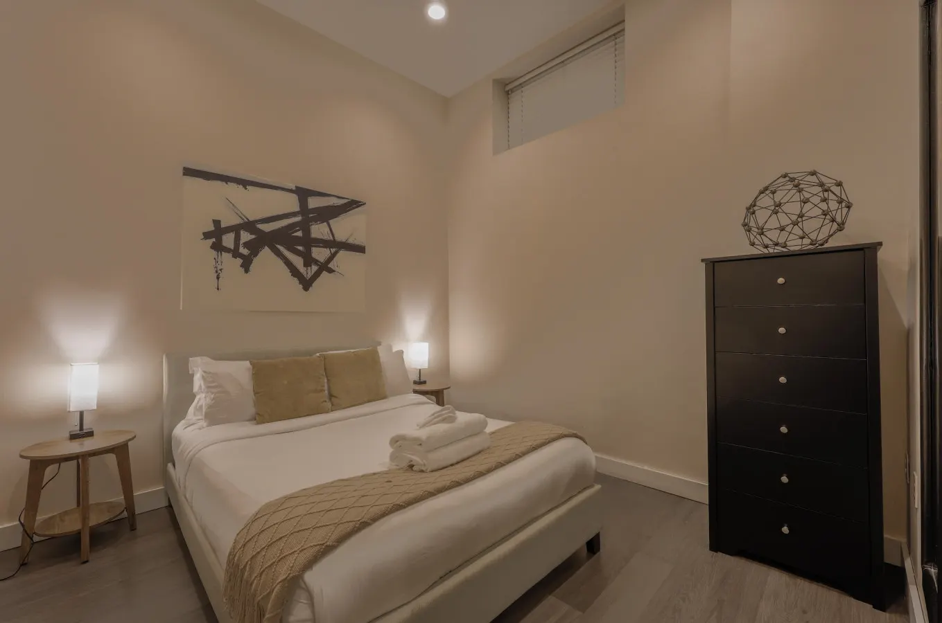 Downtown Loft Walk Anywhere Ideal for Nurses! 2