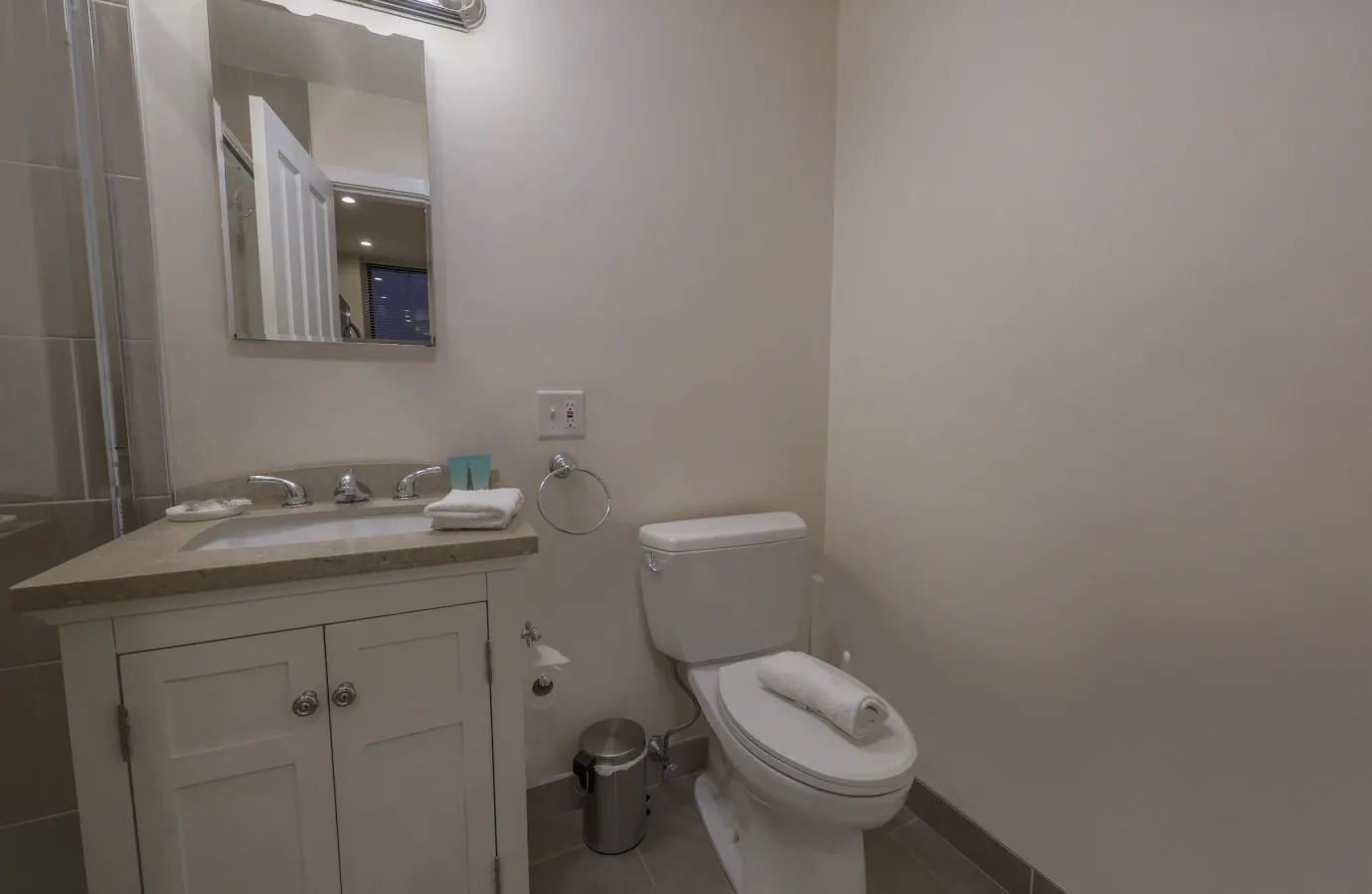 Downtown Loft Walk Anywhere Ideal for Nurses! 9