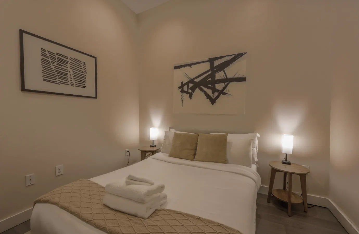 Downtown Loft Walk Anywhere Ideal for Nurses! 3