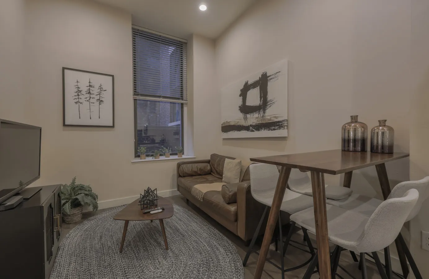 Downtown Loft Walk Anywhere Ideal for Nurses! 6
