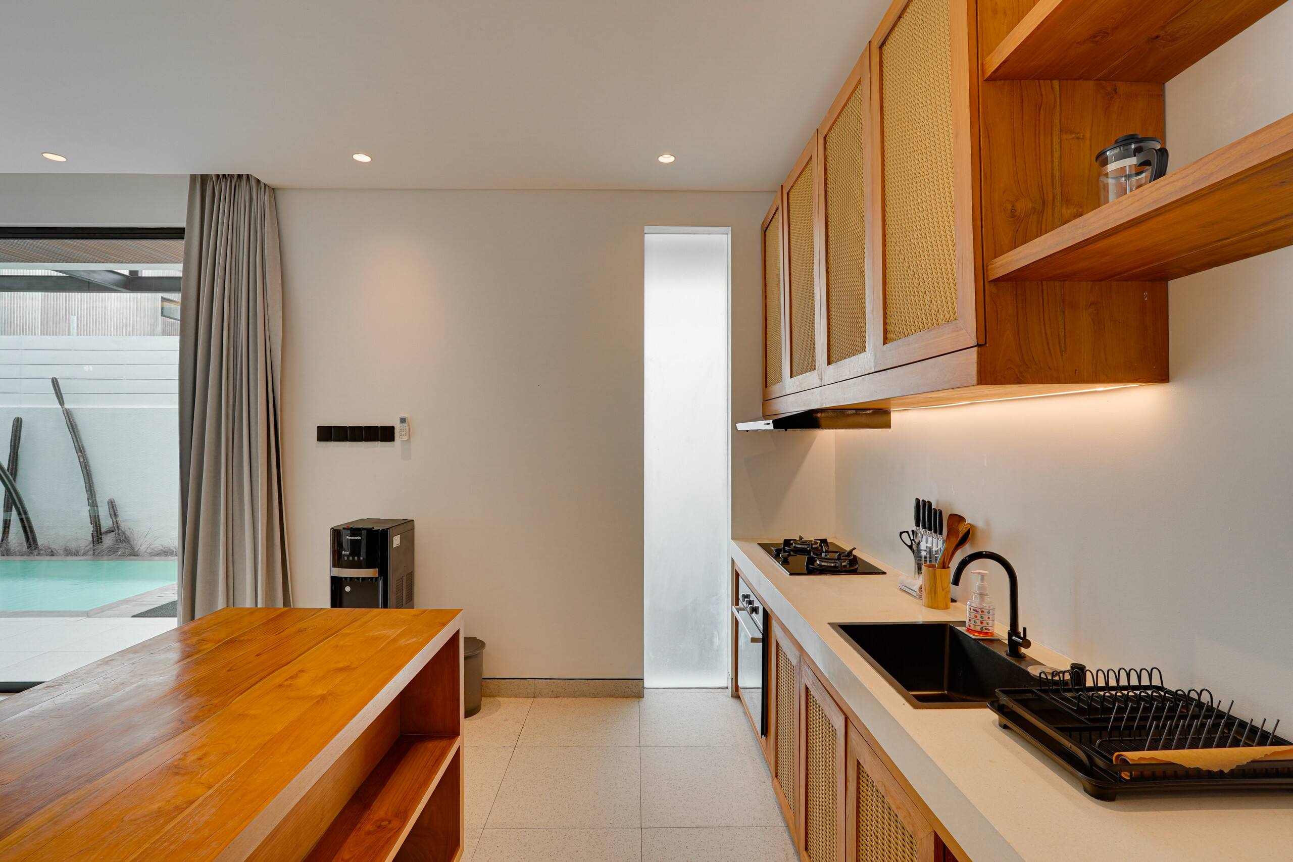 RHYS Villa Canggu 3BR: Enclosed Lounge + Pool 10