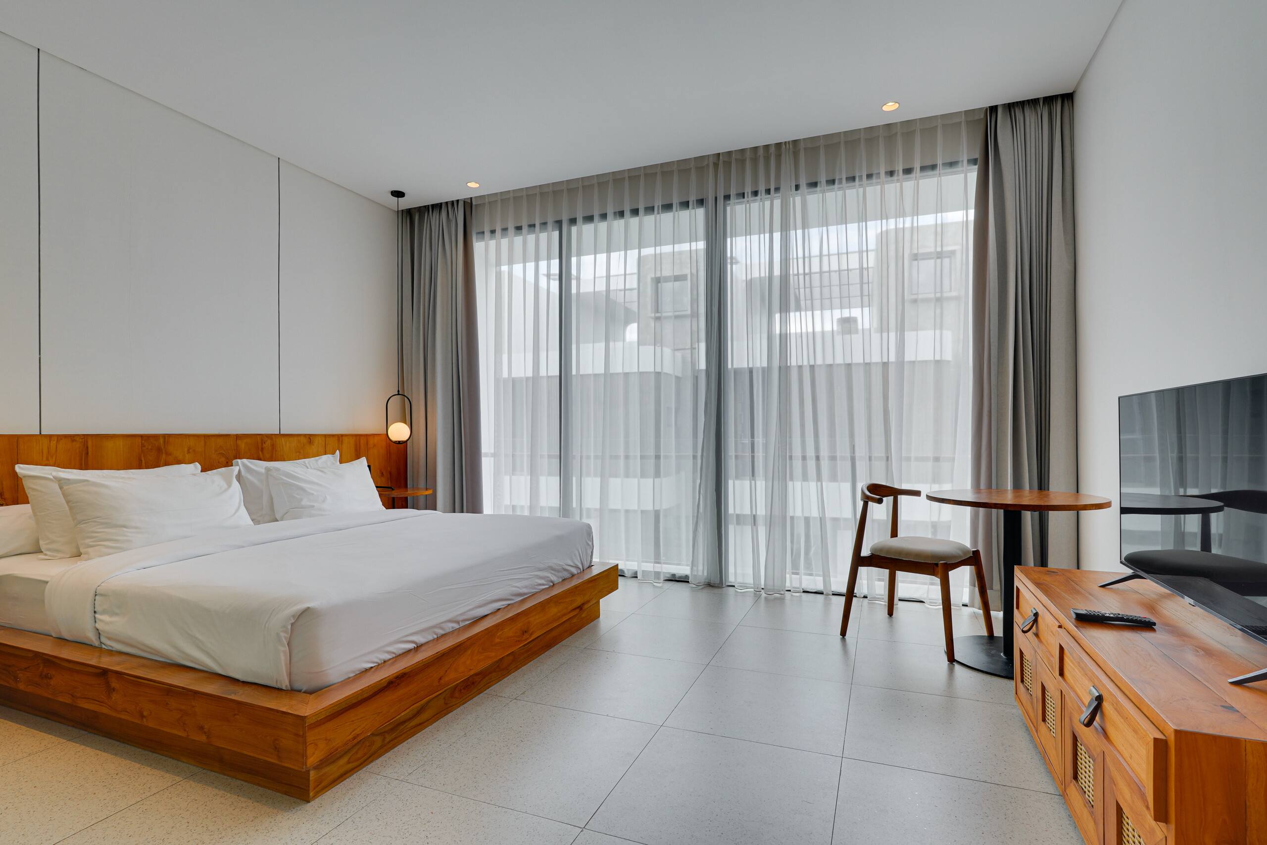 RHYS Villa Canggu 3BR: Enclosed Lounge + Pool 15