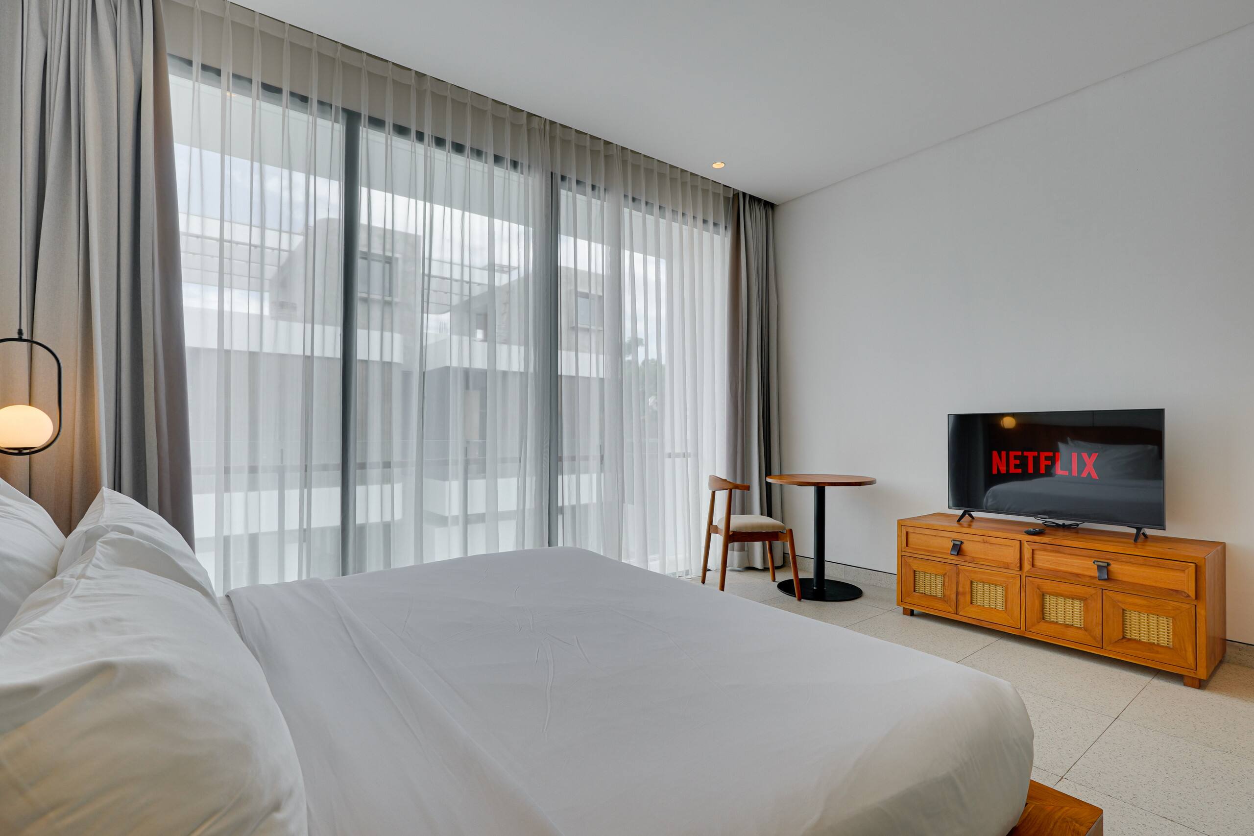 RHYS Villa Canggu 3BR: Enclosed Lounge + Pool 13