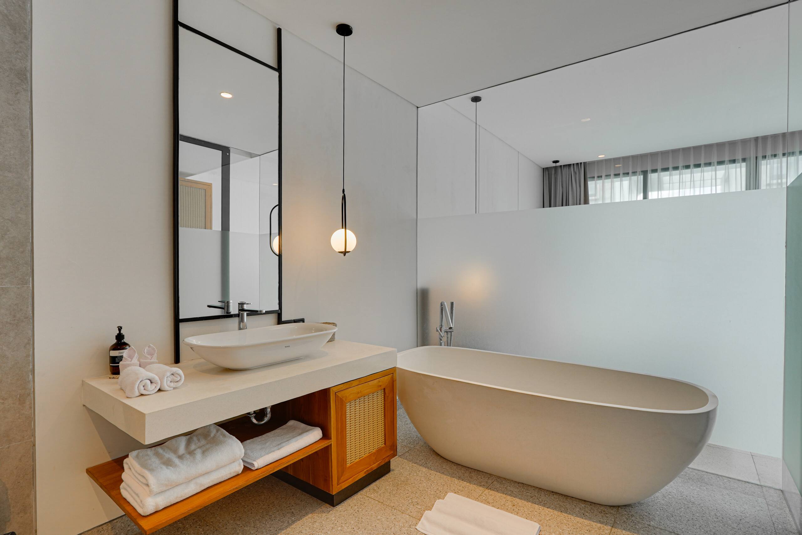 RHYS Villa Canggu 3BR: Enclosed Lounge + Pool 25