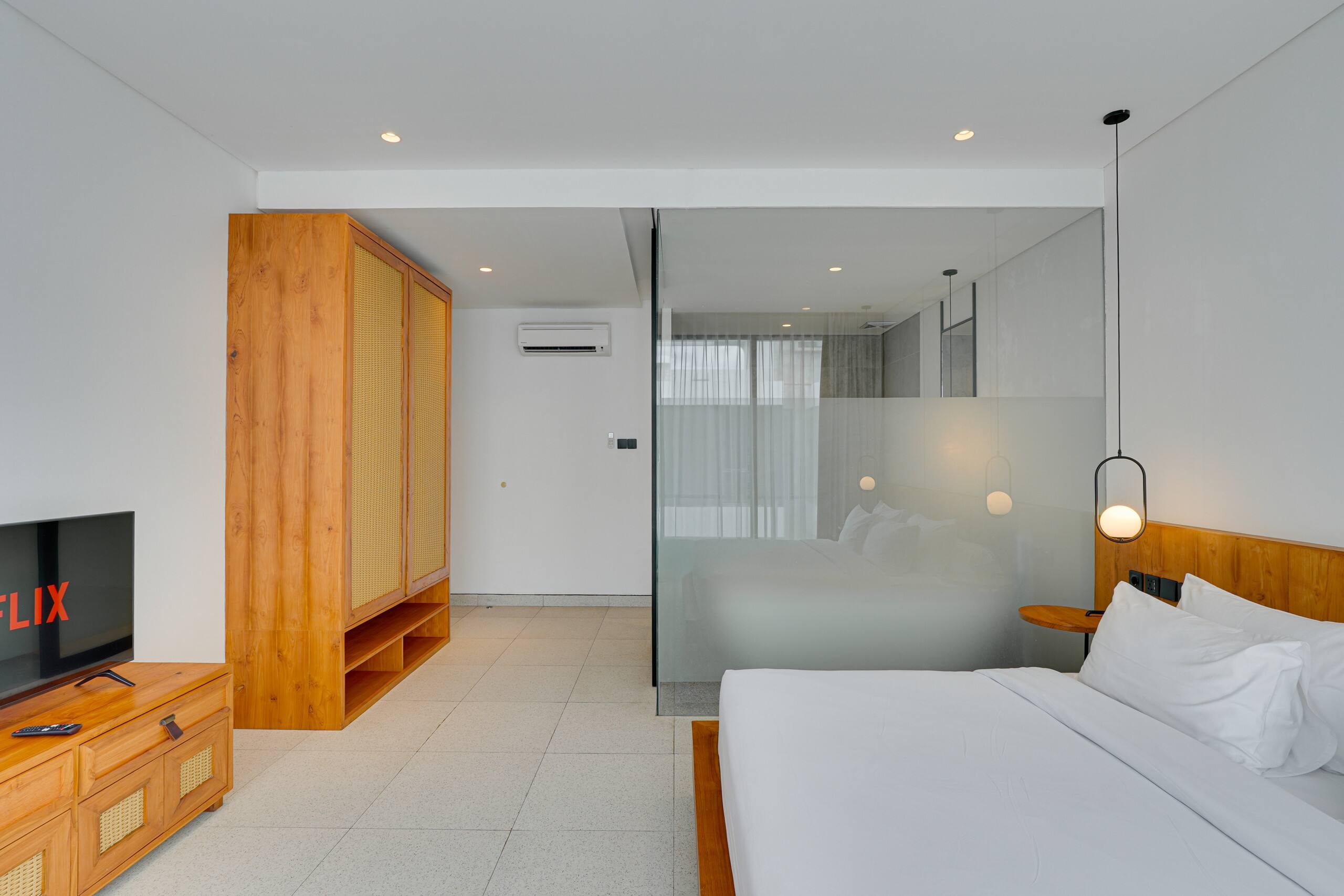 RHYS Villa Canggu 3BR: Enclosed Lounge + Pool 12