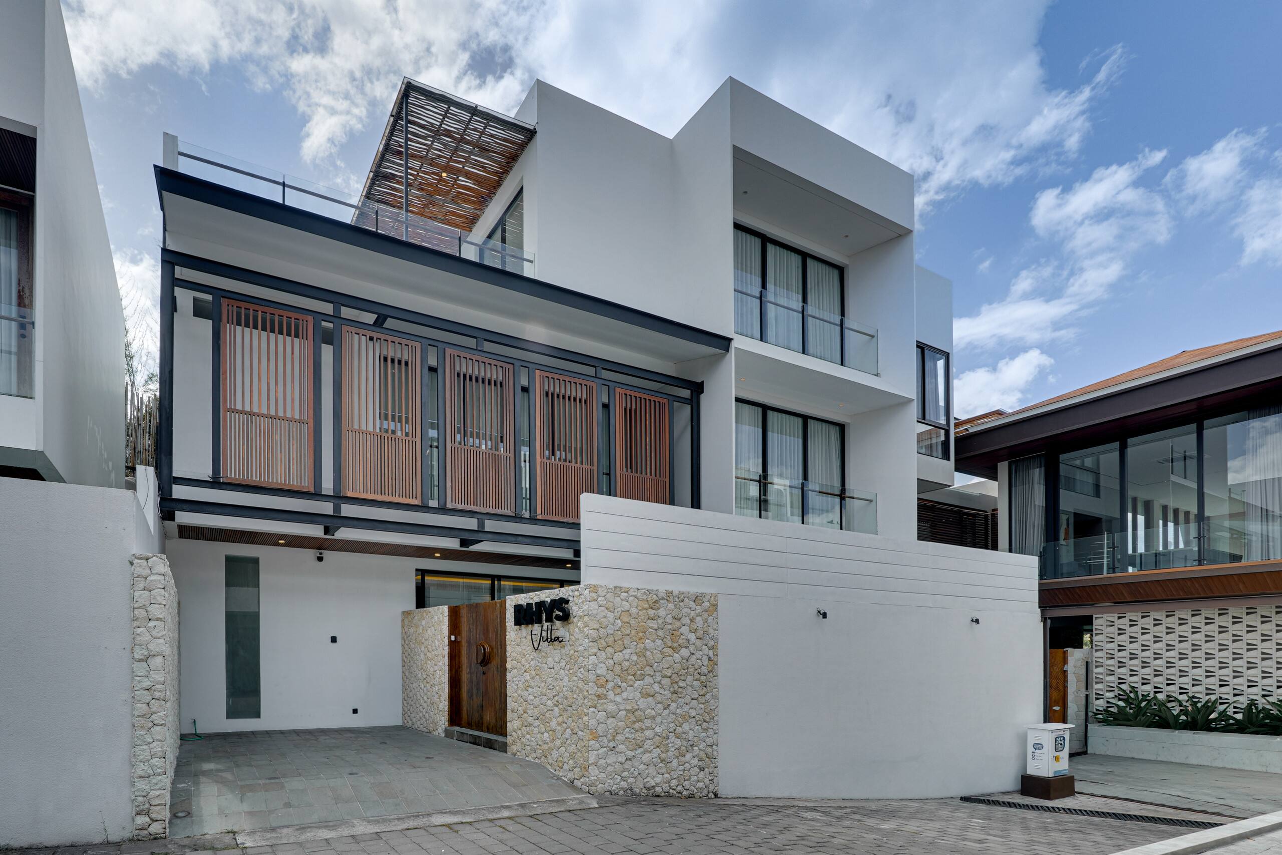 RHYS Villa Canggu 3BR: Enclosed Lounge + Pool 32