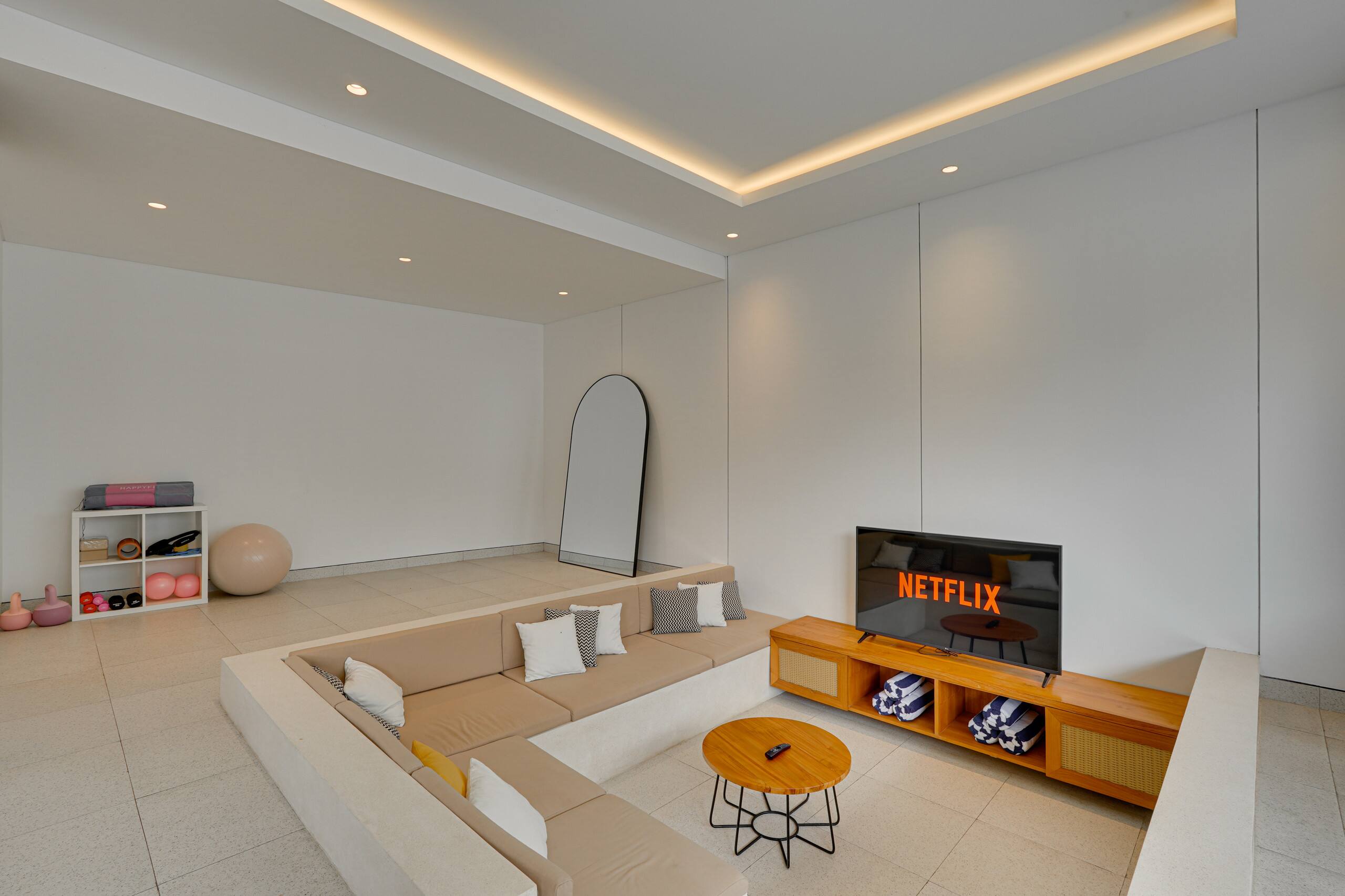 RHYS Villa Canggu 3BR: Enclosed Lounge + Pool 8