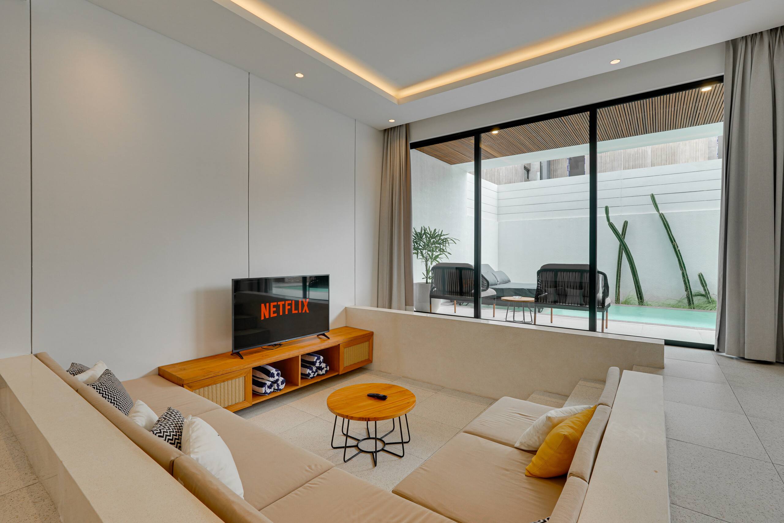 RHYS Villa Canggu 3BR: Enclosed Lounge + Pool 7