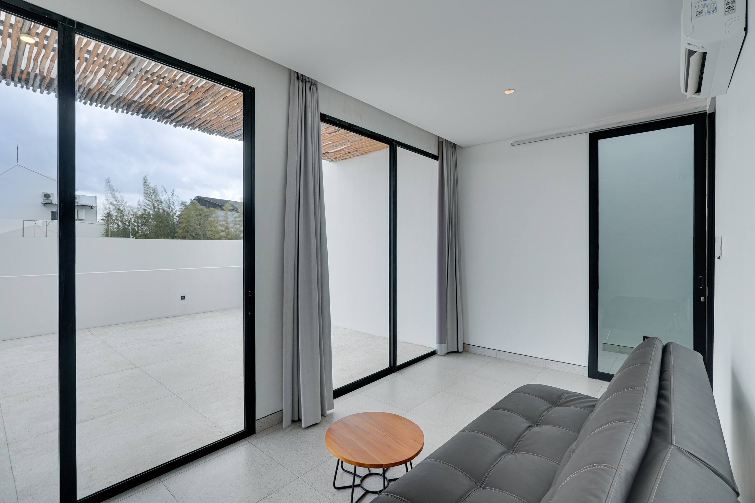 RHYS Villa Canggu 3BR: Enclosed Lounge + Pool 9