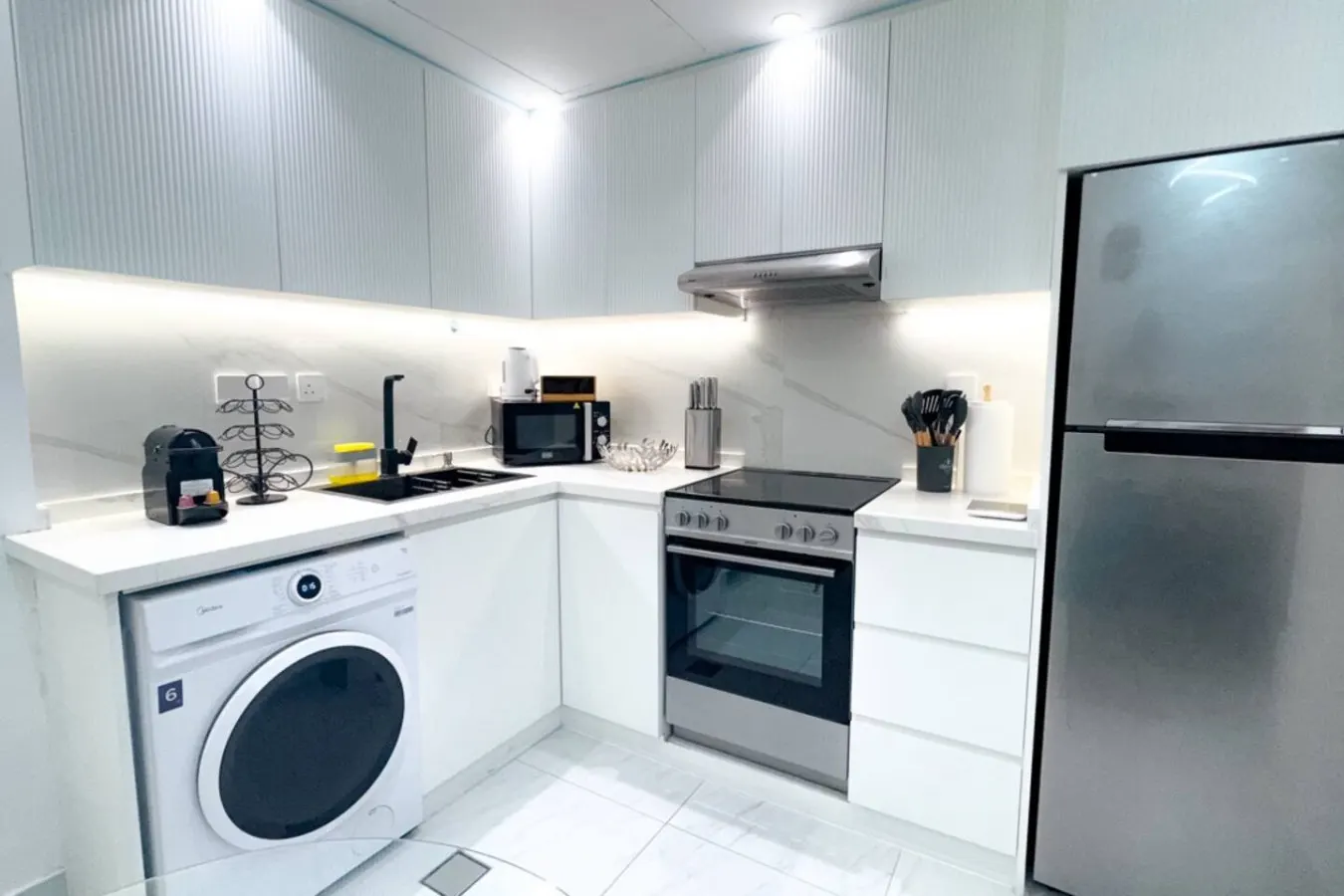 Dubai Marina - 1BHK Modish Apartment 6