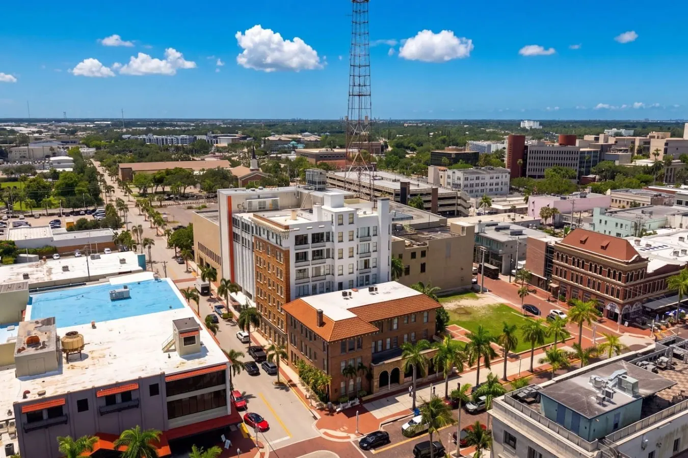 Downtown Fort Myers Retreat Walk to River District — photo 5