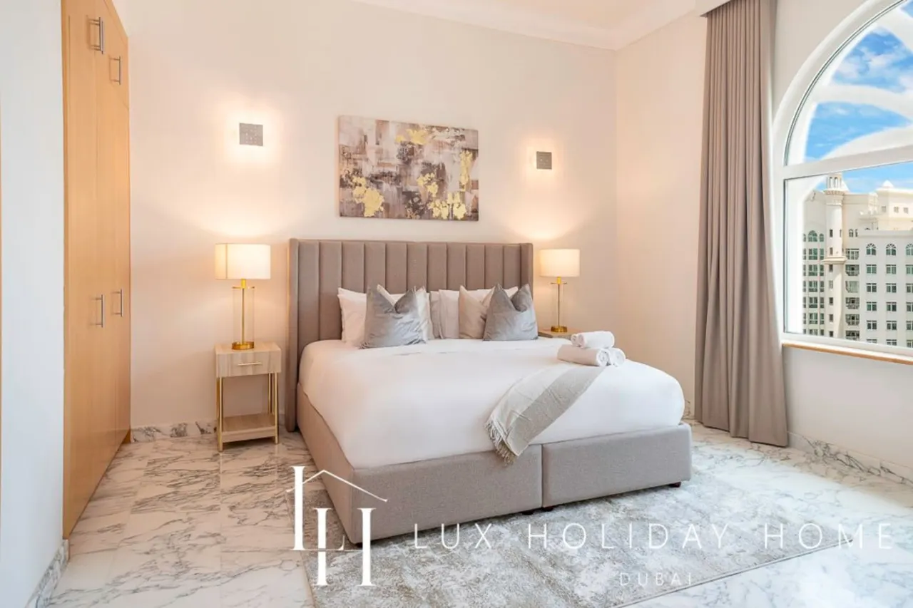 LUX The Shoreline Palm Island Penthouse 11