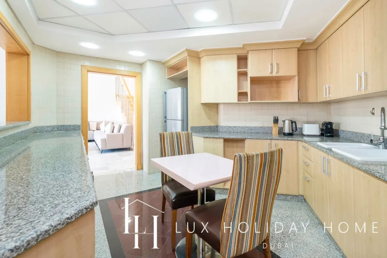 LUX The Shoreline Palm Island Penthouse 17