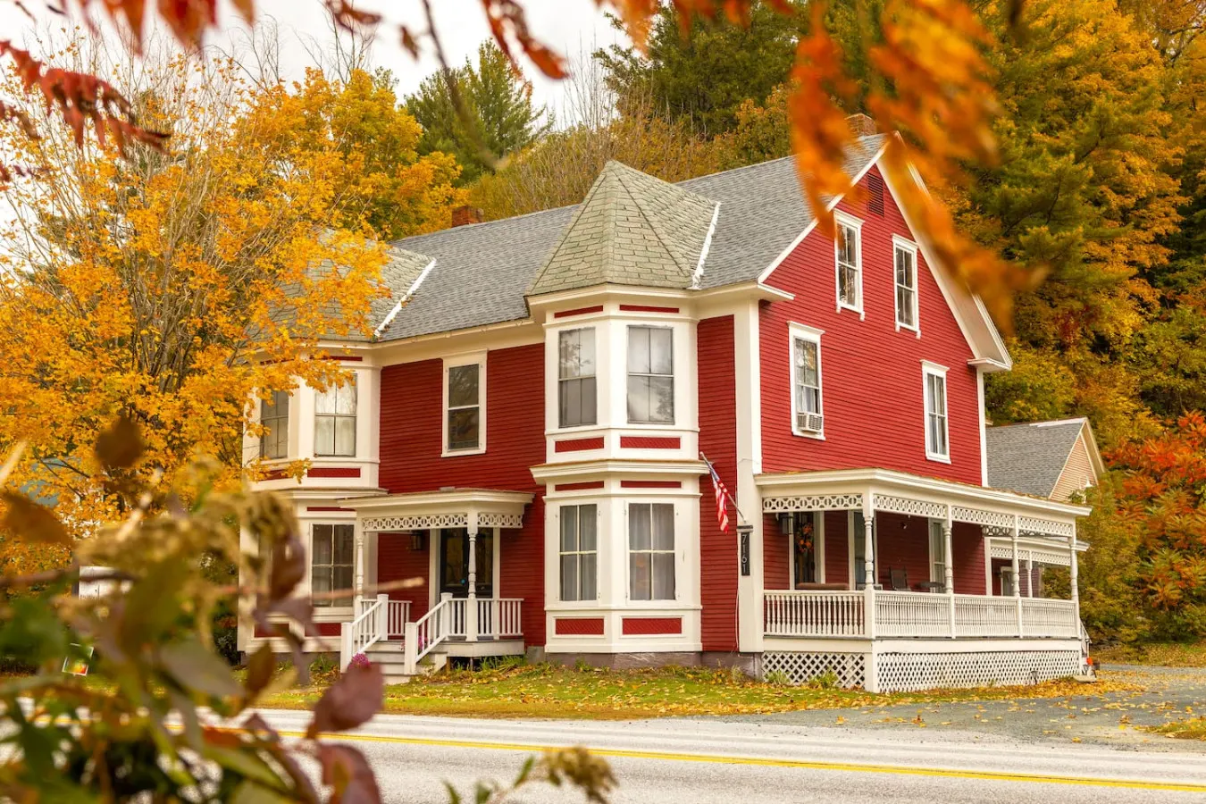 Riverfront Victorian Near Woodstock & Killington