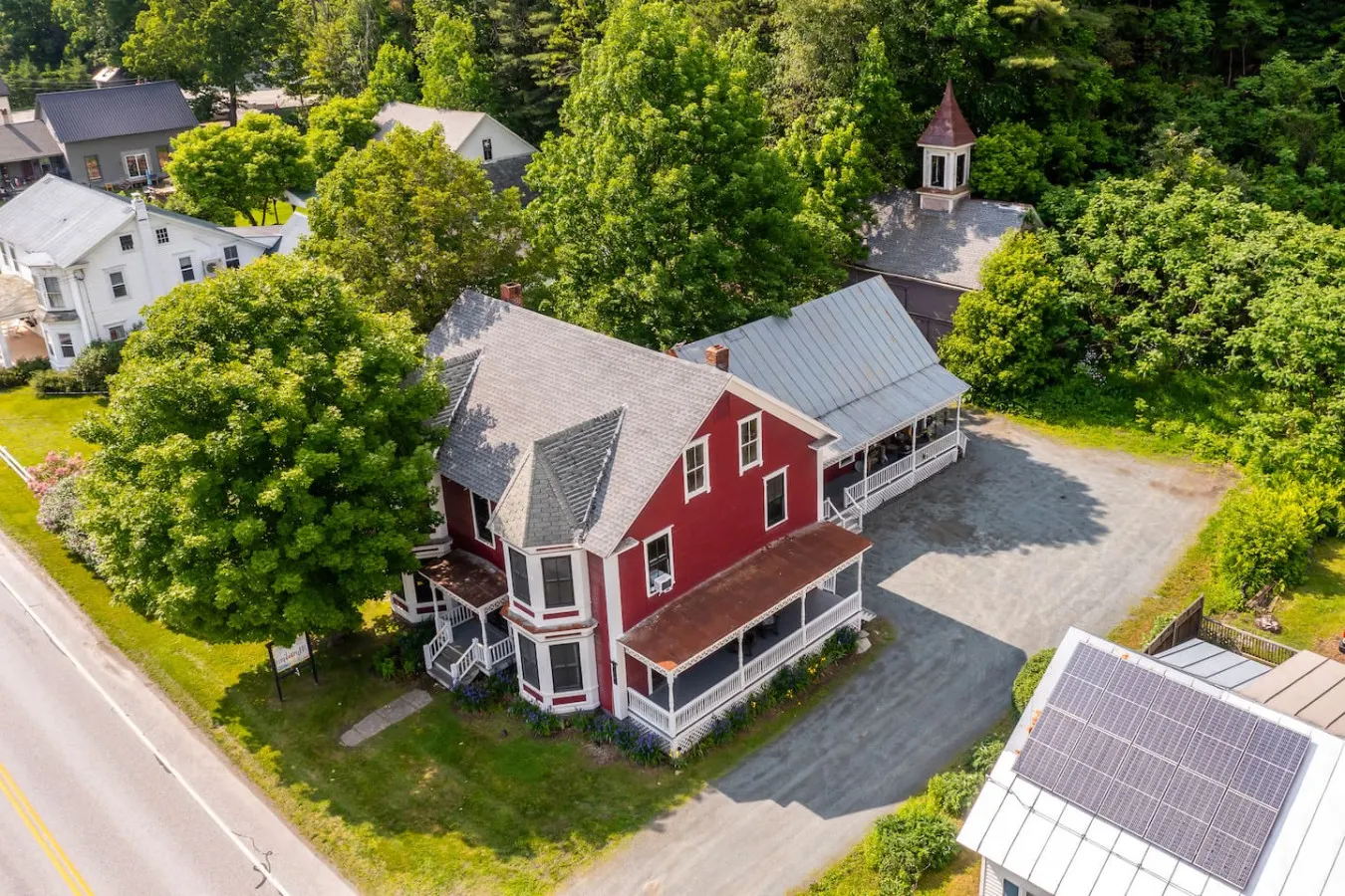 Riverfront Victorian Near Woodstock & Killington 9