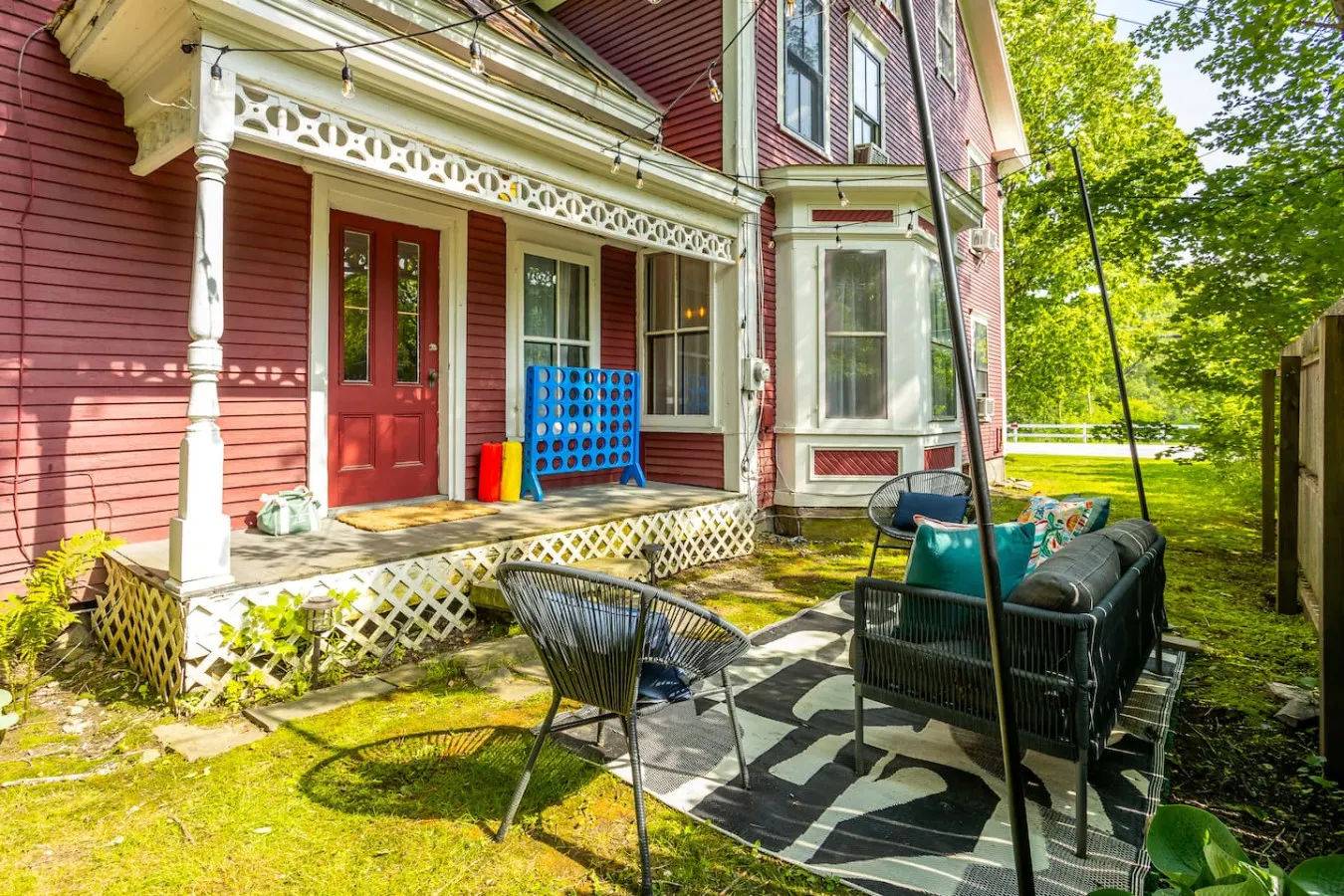 Riverfront Victorian Near Woodstock & Killington 10