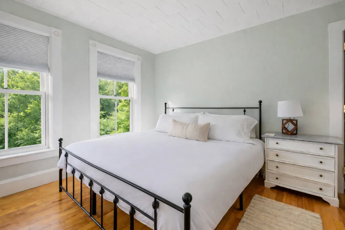 Riverfront Victorian Near Woodstock & Killington 13