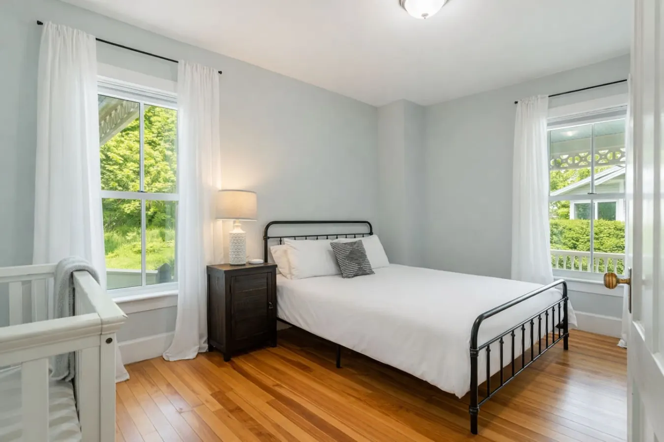 Riverfront Victorian Near Woodstock & Killington 17