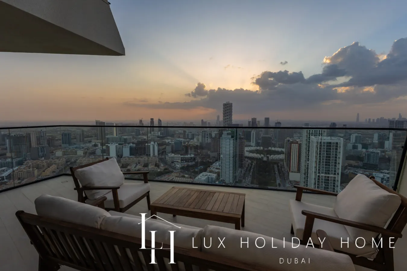 LUX The Phantom Sky Pool Suite 11